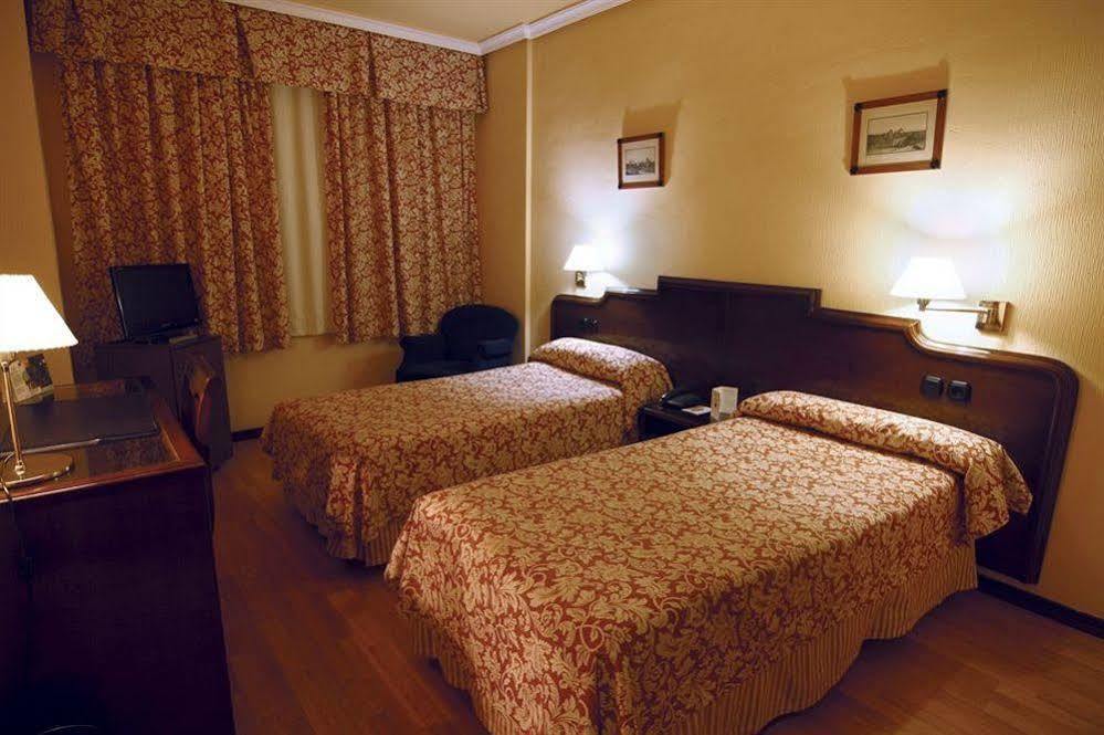Hotel Alcantara Caces Eksteriør bilde